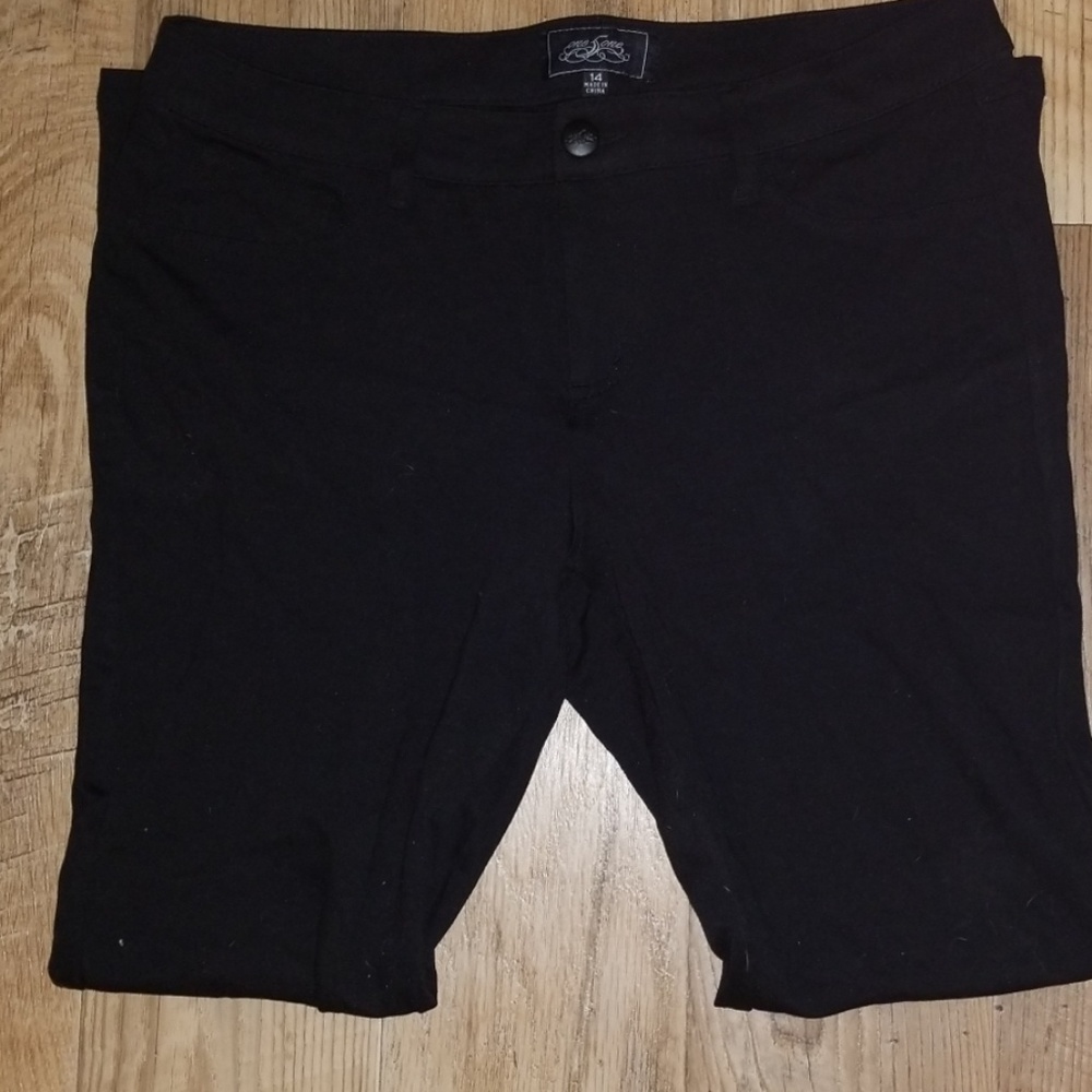 NWOT Black stretchy jeans size 14 straight legged
